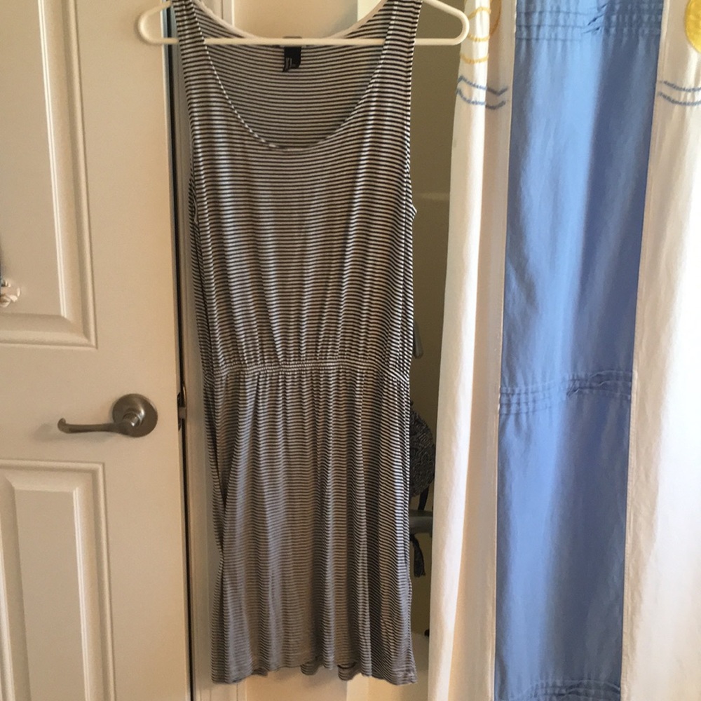 ☀️5/$25 H&M Dress